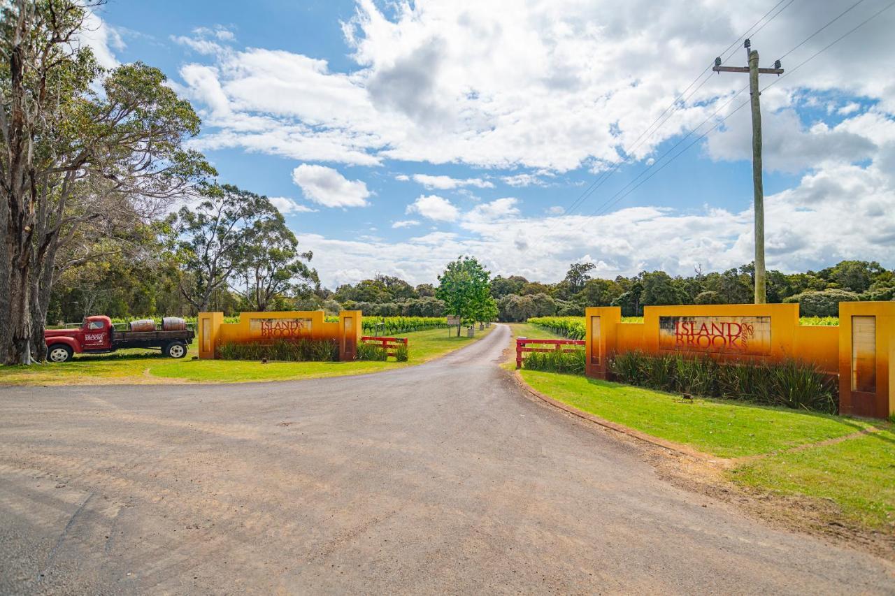 Island Brook Estate Vineyard And Chalets Yelverton Bagian luar foto
