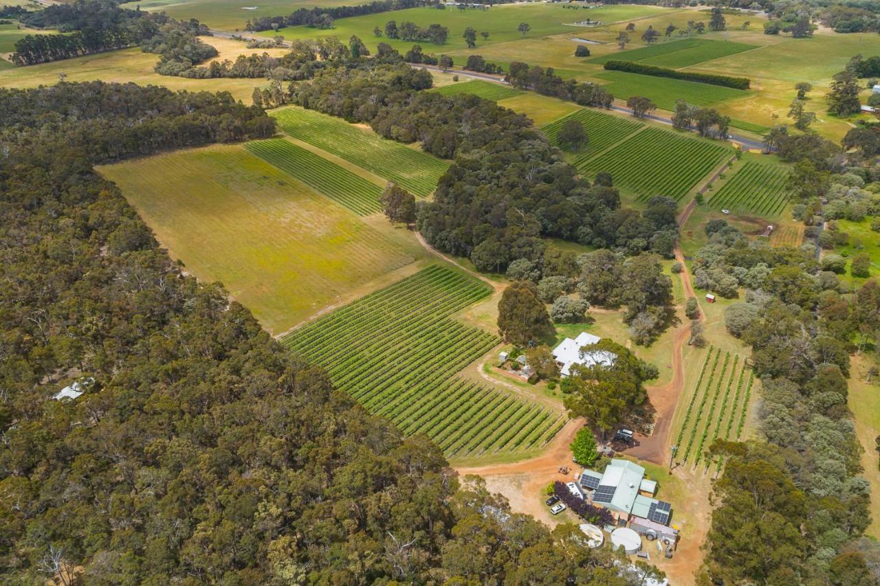 Island Brook Estate Vineyard And Chalets Yelverton Bagian luar foto