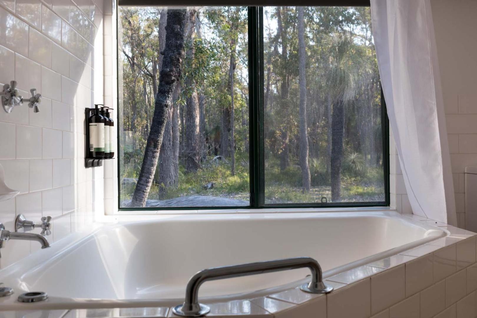 Island Brook Estate Vineyard And Chalets Yelverton Bagian luar foto
