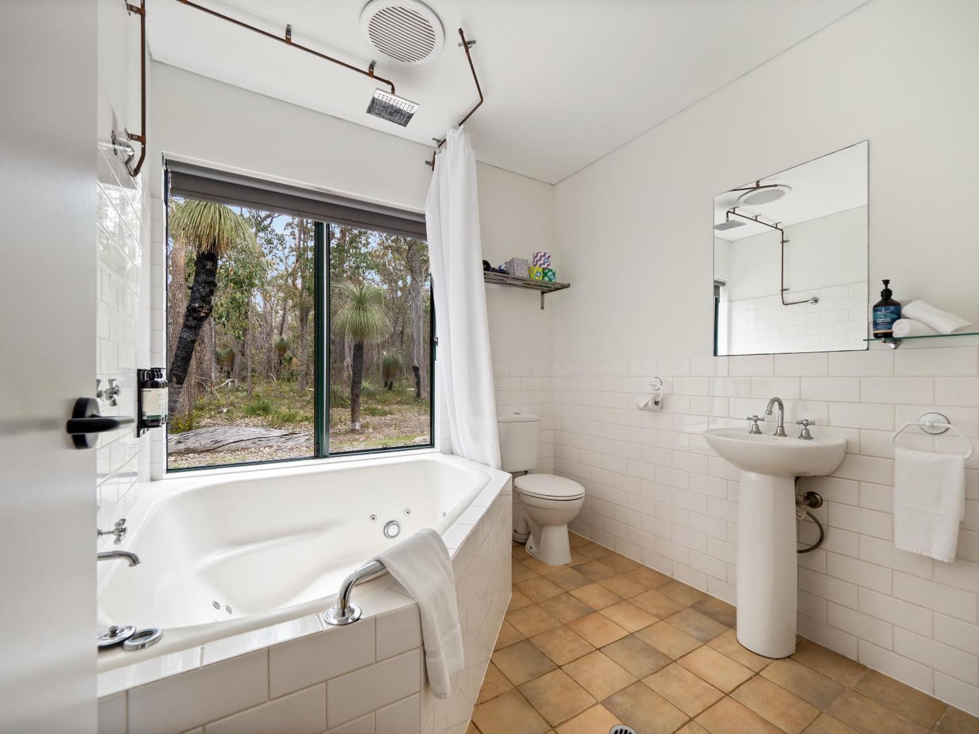 Island Brook Estate Vineyard And Chalets Yelverton Bagian luar foto