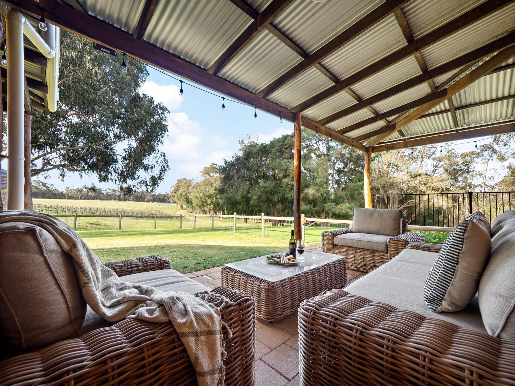 Island Brook Estate Vineyard And Chalets Yelverton Bagian luar foto